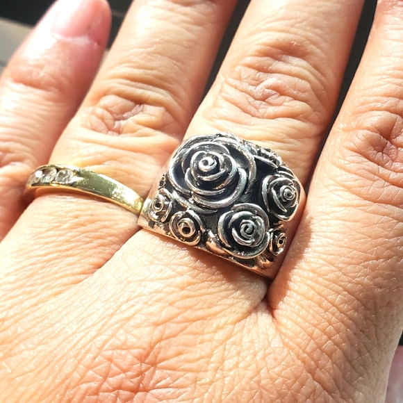 Roses Silver Ring - Picture 6 of 6